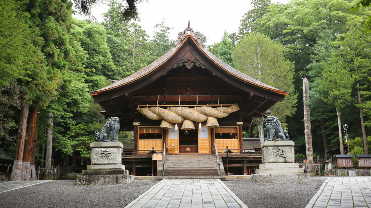 长野县的诹访大社:诹访湖畔最古老的神社