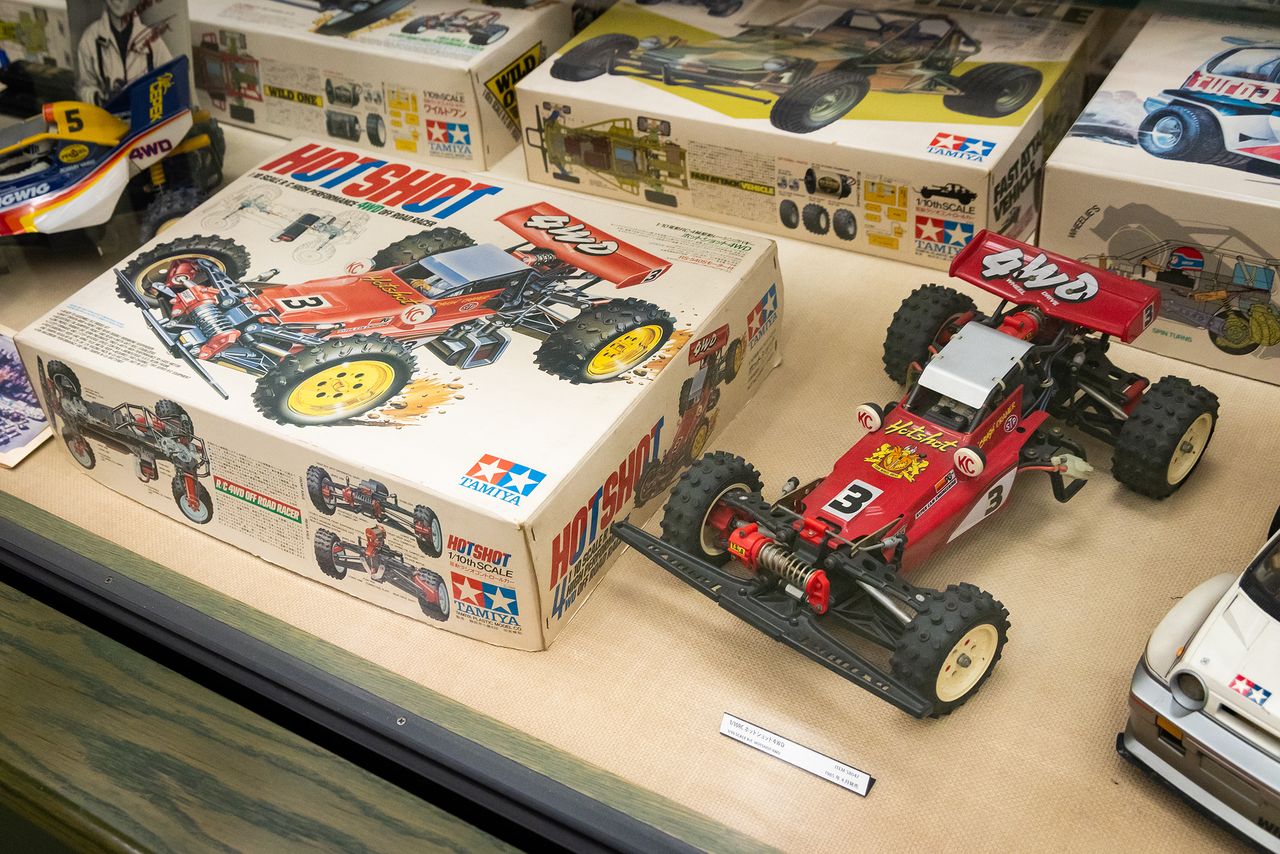 Tamiya’s Hotshot. The four-wheel-drive radio-controlled buggy debuted in 1985 and remains a popular item with hobbyists of all ages. (© Nippon.com)