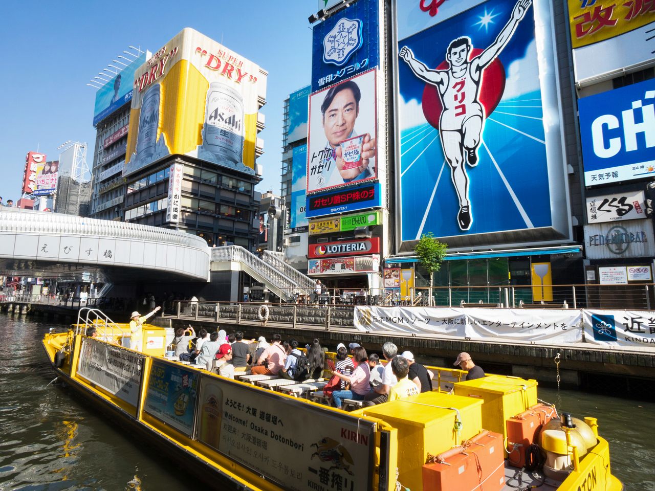 大阪「Minami」最具代表性的風景非戎橋一帶莫屬，這裡的「固力果跑步人」看板廣為人知。水上觀光船也很受歡迎，可以在船上欣賞道頓堀兩岸的街景