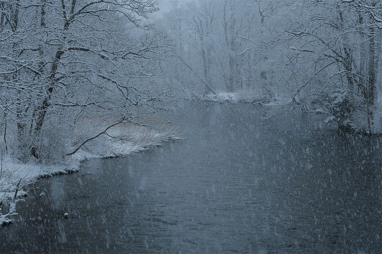 大雪纷飞的钏路川最上游（弟子屈町）