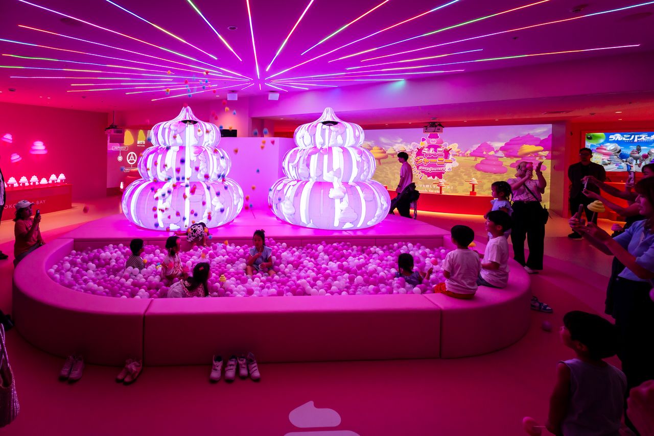 Poop erupts into the ball pit at the “Poop Love Volcano.” (© Nippon.com)