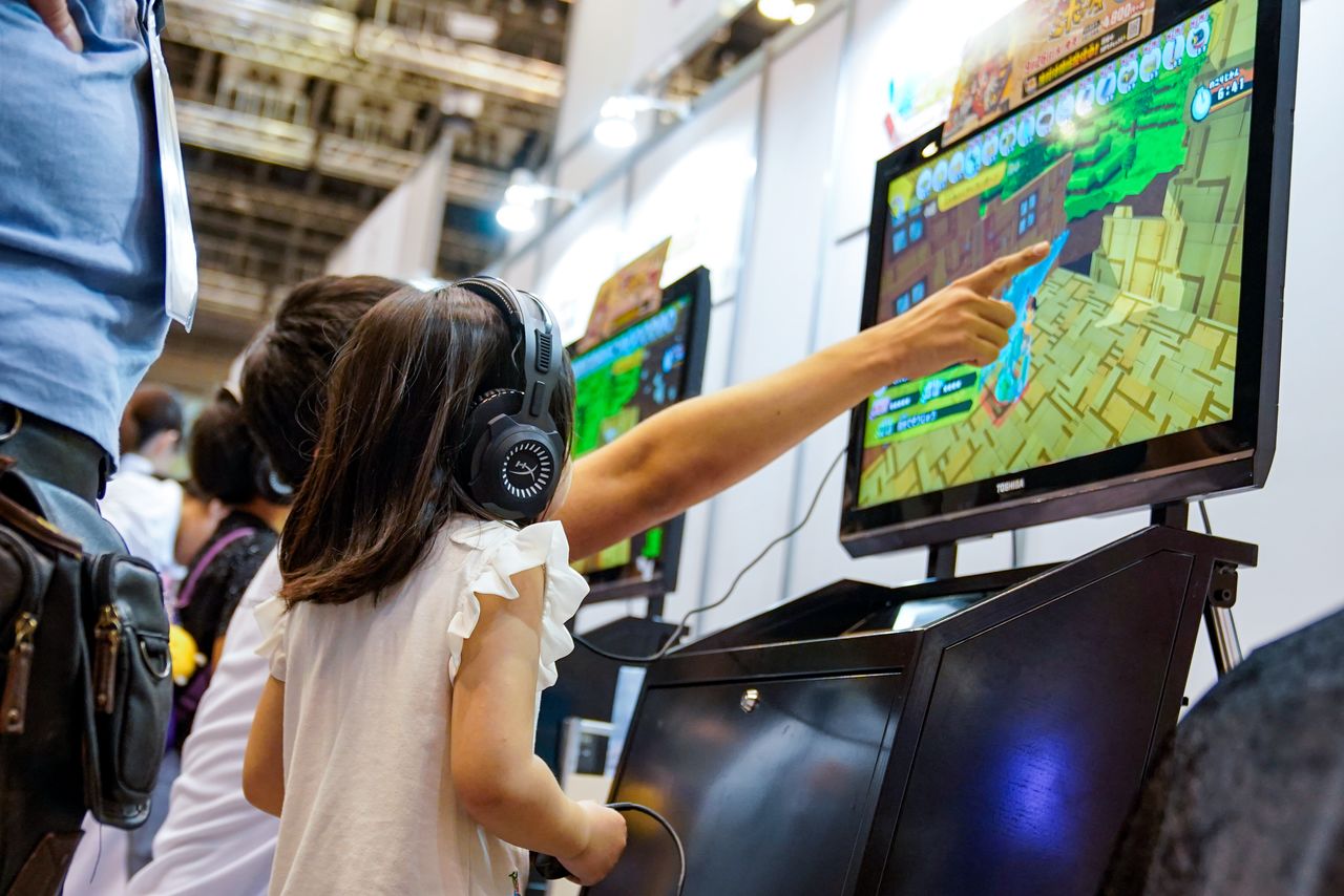 At the Family Game Park, children who have grown up with programming as a required school subject, particularly in Japan, can play and learn alongside their gamer parents. (Courtesy CESA)