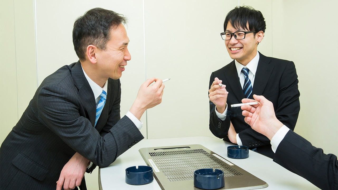 Read more about the article Smoking in Japan: Many want to quit, but find that the habit can also have benefits at work