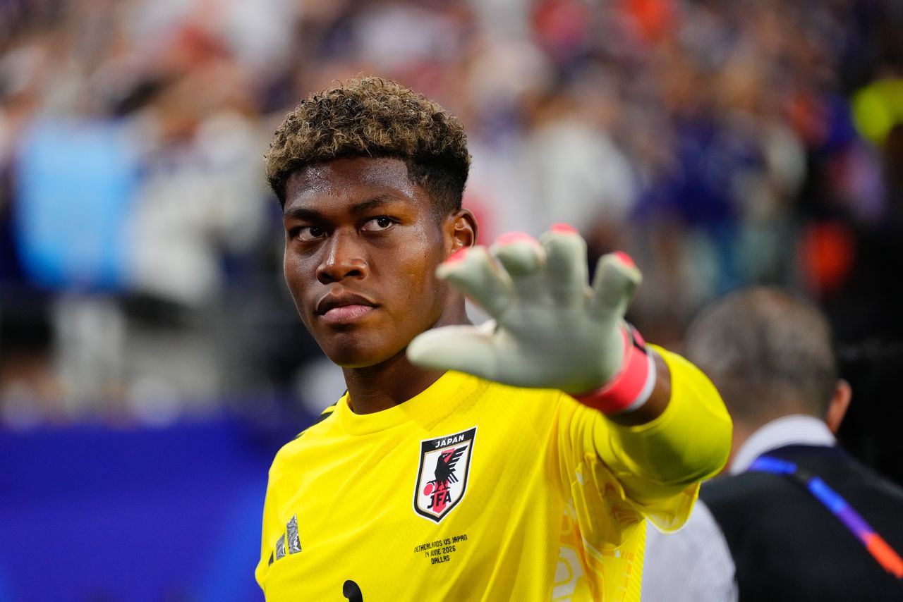 Suzuki Zion greets supporters during the World Cup Group F match against the Netherlands at Dallas Stadium on June 14, 2026, in Arlington, Texas. (© Jose Breton/Pics Action/NurPhoto)
