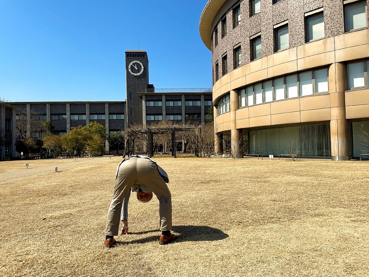 Ig Nobel Prize Winner Higashiyama Atsuki and the “Between-Legs