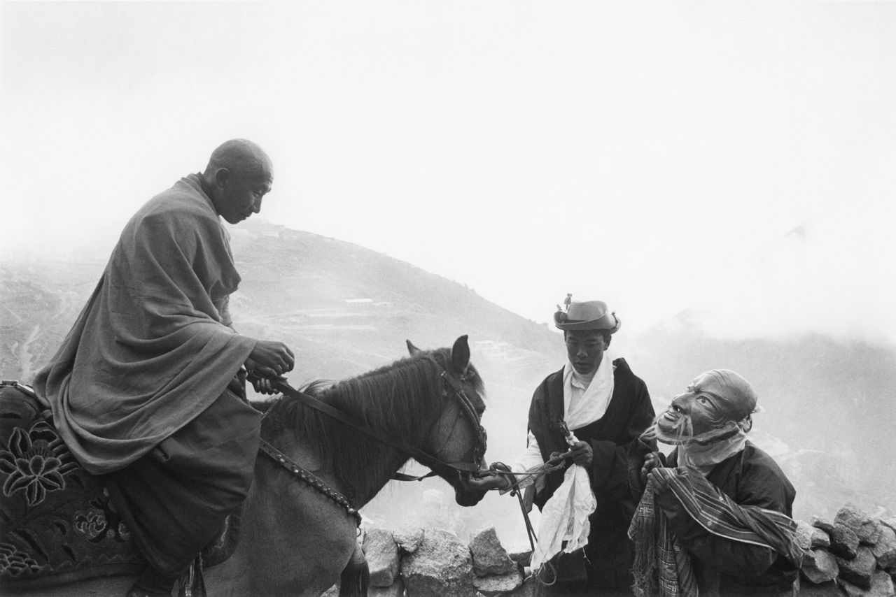 An image from The Land of Sherpa, 1990. (© Muda Tomohiro)