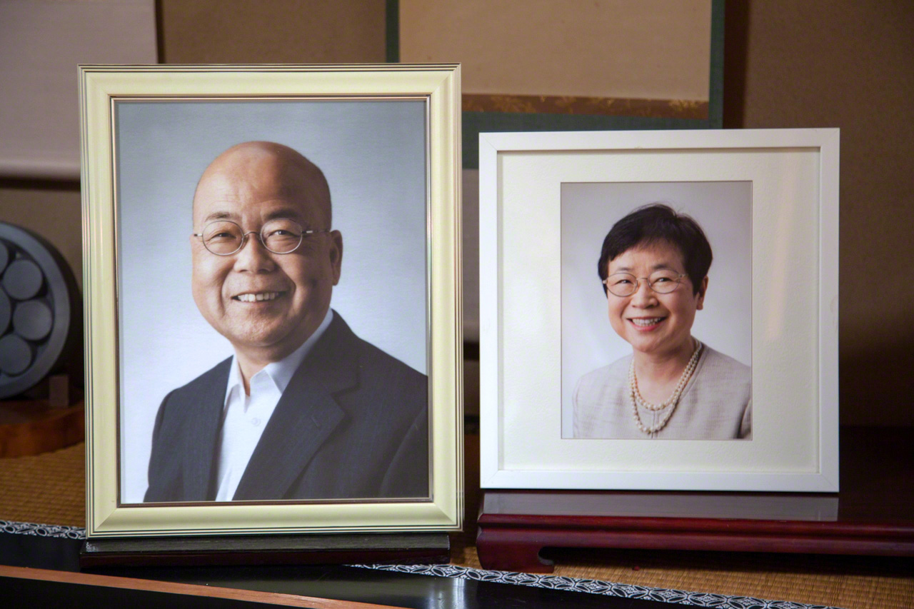 Kimiko had her own portrait taken at the same time. Something in the pictures hints at how close the couple were—and still are. (© Ōnishi Naruaki)