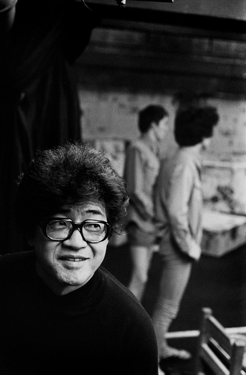 Abe Kōbō at his studio in Shibuya, Tokyo. Taken in April 1978 by the great French photographer Henri Cartier-Bresson. (© Henri Cartier-Bresson/Magnum Photos/Aflo)