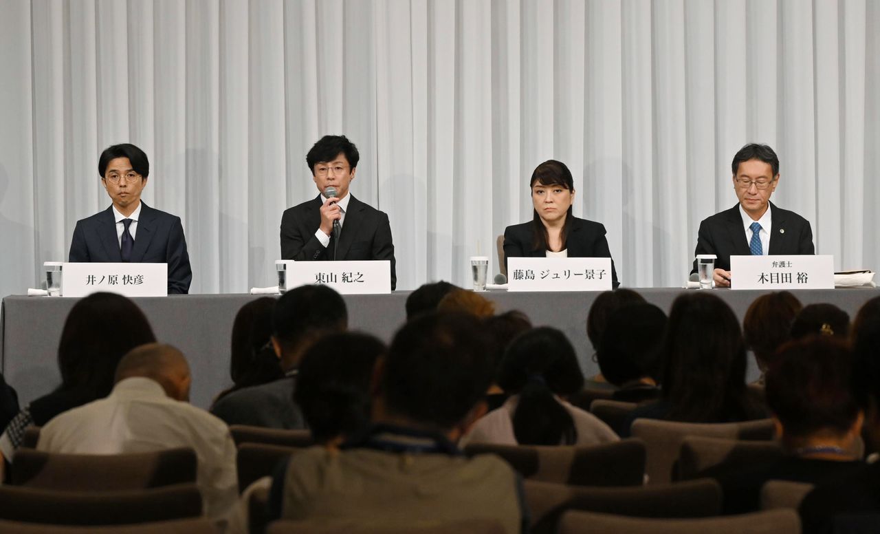 From left, Johnny’s Island head Inohara Yoshihiko, Johnny and Associates President Higashiyama Noriyuki, former President Julie Fujishima, and lawyer Kimeda Hiroshi appear at the press conference on September 7, 2023 in Chiyoda, Tokyo. (© Jiji)