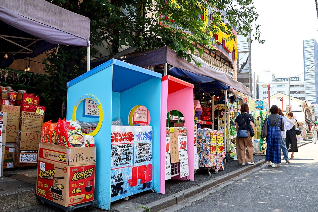 Don Quijote Shinjuku, located in Koreatown, features a wide selection of Korean ingredients. Photo taken in Shinjuku, Tokyo, on June 17, 2025. (© Nippon.com)