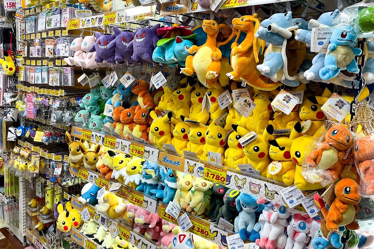 A section featuring character plushies from Pokémon. Photo taken in Don Quijote Kabukichō on June 19, 2025. (© Tanigashira Kazuki)