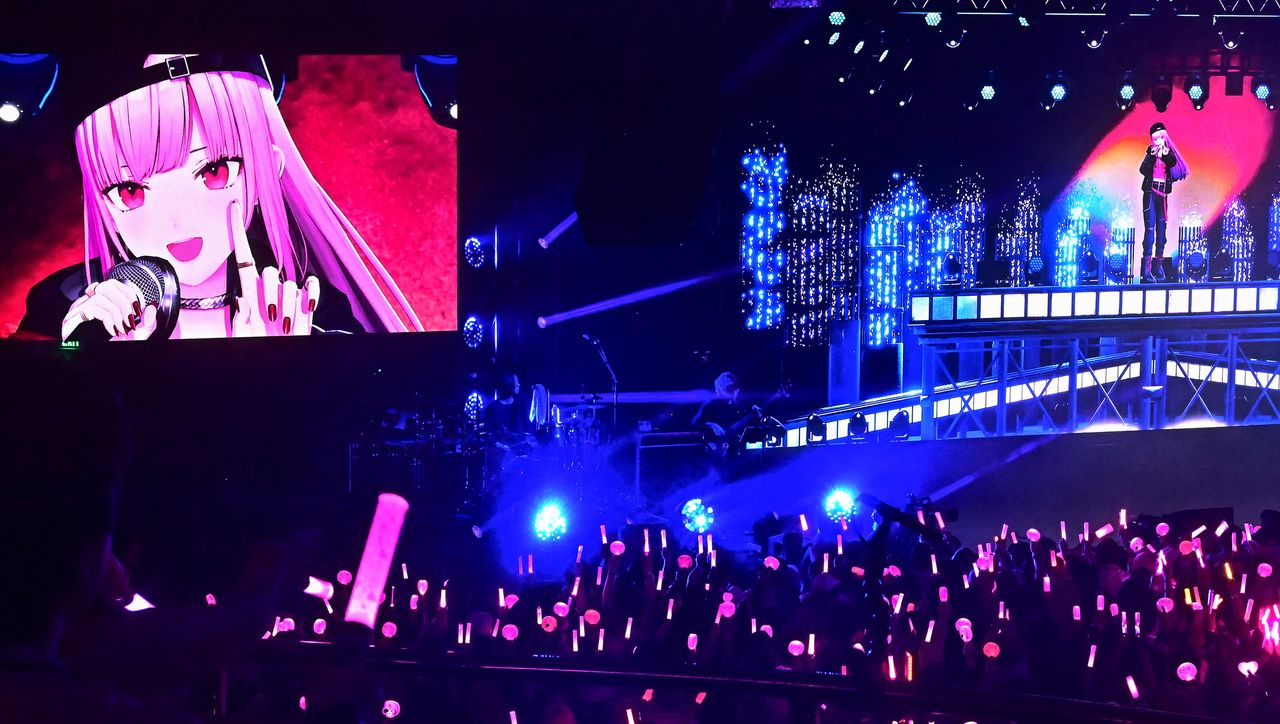 VTuber Mori Calliope performing live in California in February 2025. VTuber concerts are now held around the world. (© AFP/Jiji)