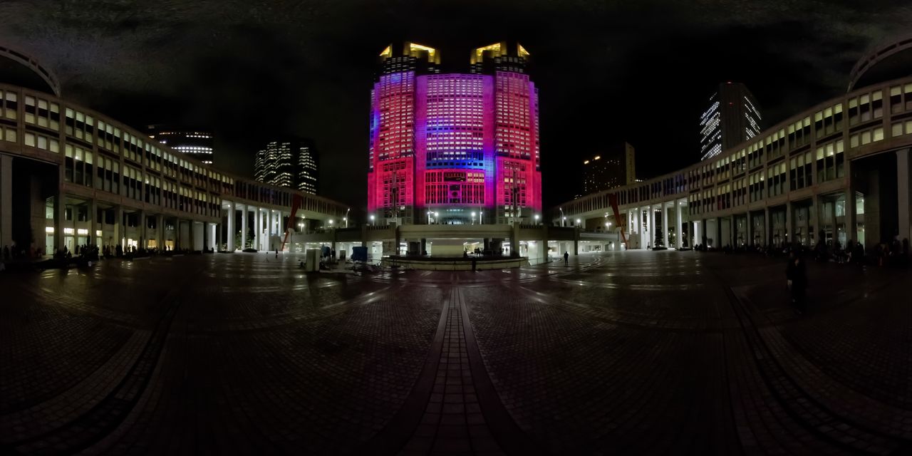 Tokyo Night & Light lights up the Tokyo Metropolitan Government Office building. The projection mapping display was recognized as the largest of its kind by Guinness World Records. (© Somese Naoto)