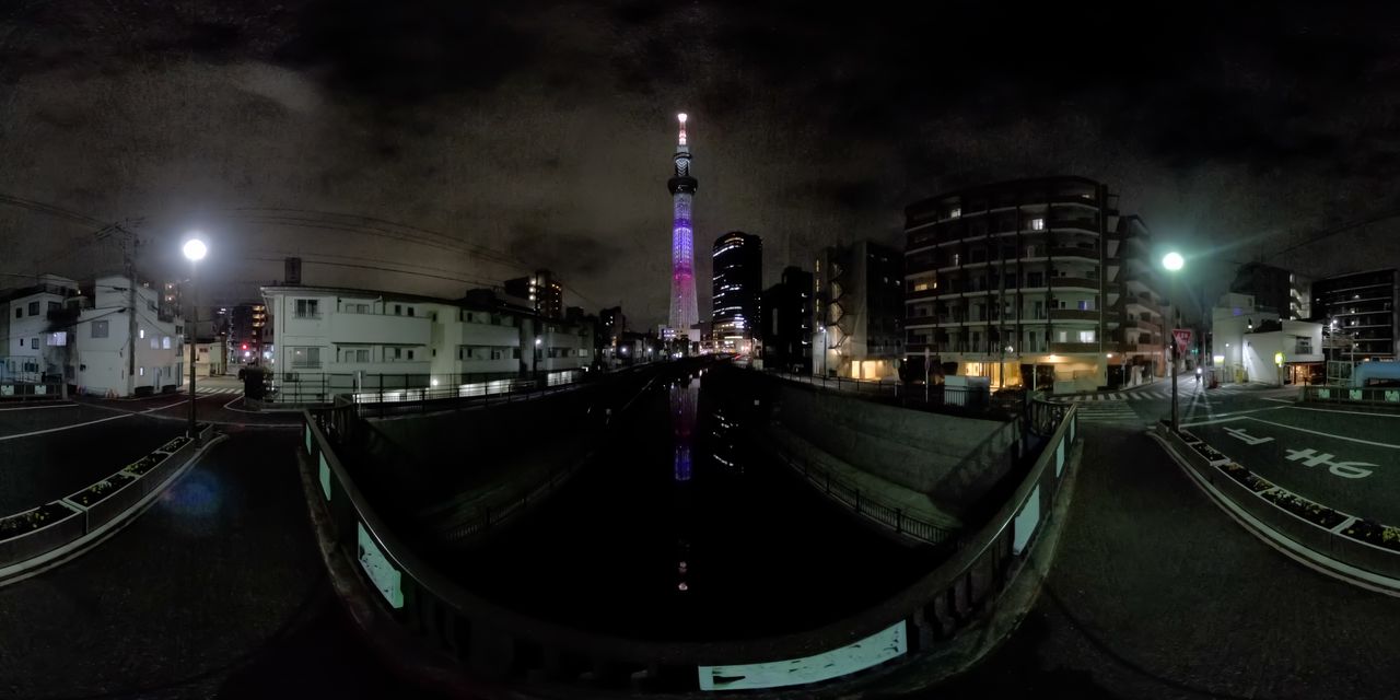 Over 2,000 projectors light up the Tokyo Skytree in Sumida. The tower’s LEDs, designed especially for illumination displays, are visible up to 19 kilometers away but are installed in a manner to avoid light pollution. (© Somese Naoto)