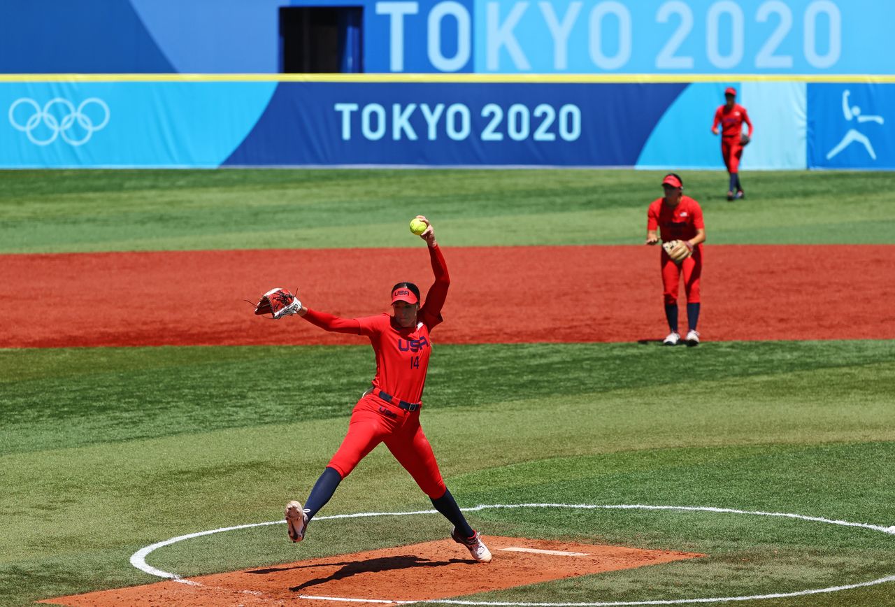 OlympicsSoftballJapan toast Canada in extra frame to set up final