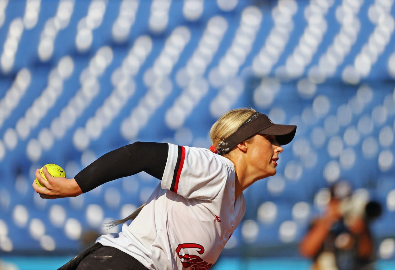 Olympics-Baseball-South Koreans strike in extra inning for