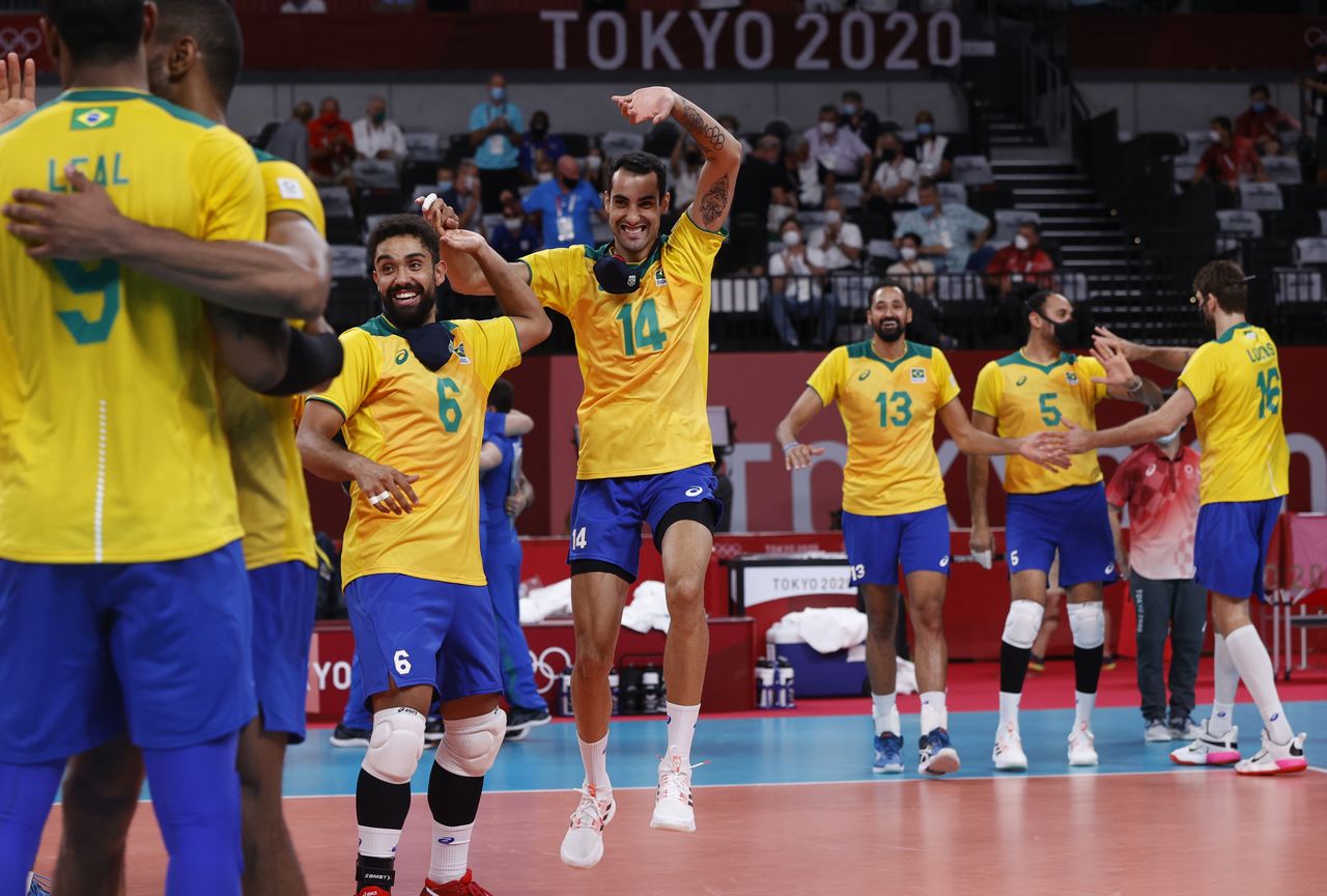 Olympics-Volleyball-Brazil set up tasty quarter-final clash with hosts ...