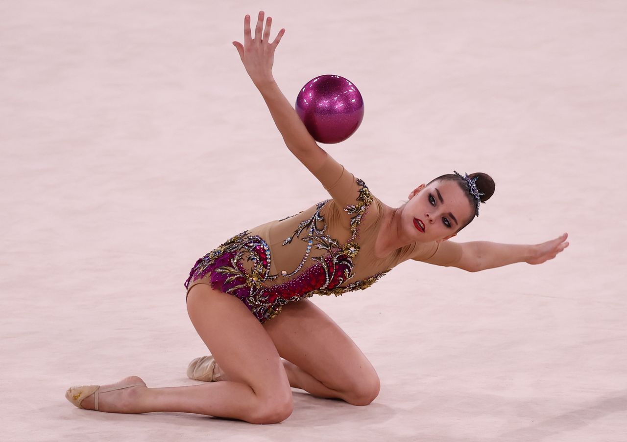 Russia's Averina takes first place in hoop and ball qualification