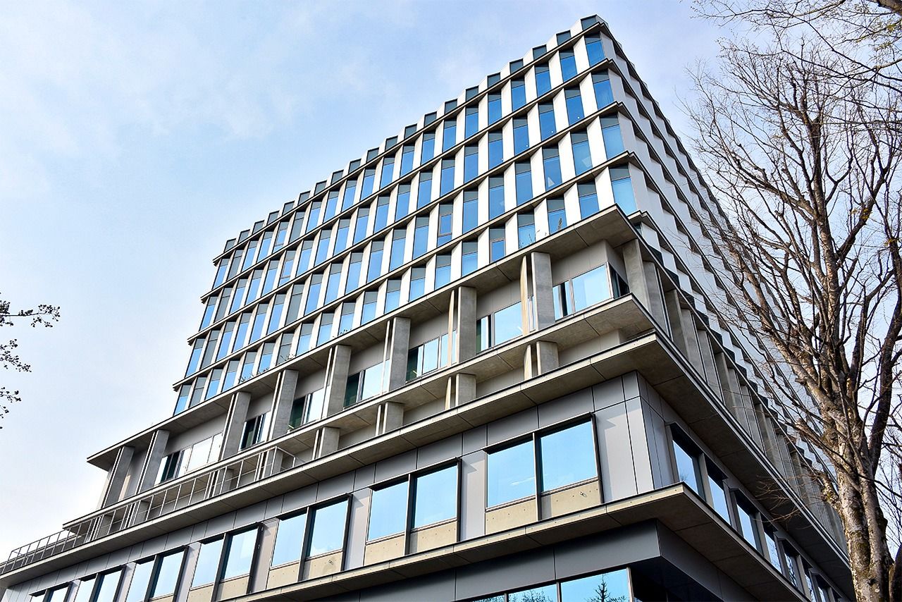 El ayuntamiento de Setagaya. Dado que no tiene edificios altos alrededor, desde su mirador se pueden observar el monte Fuji u otras vistas emblemáticas. (© Ogawa Hiroo)
