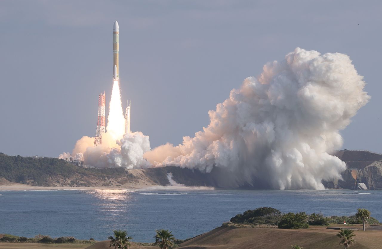 H3ロケットは鹿児島県の種子島宇宙センターから飛び立ちます。  （©時事）