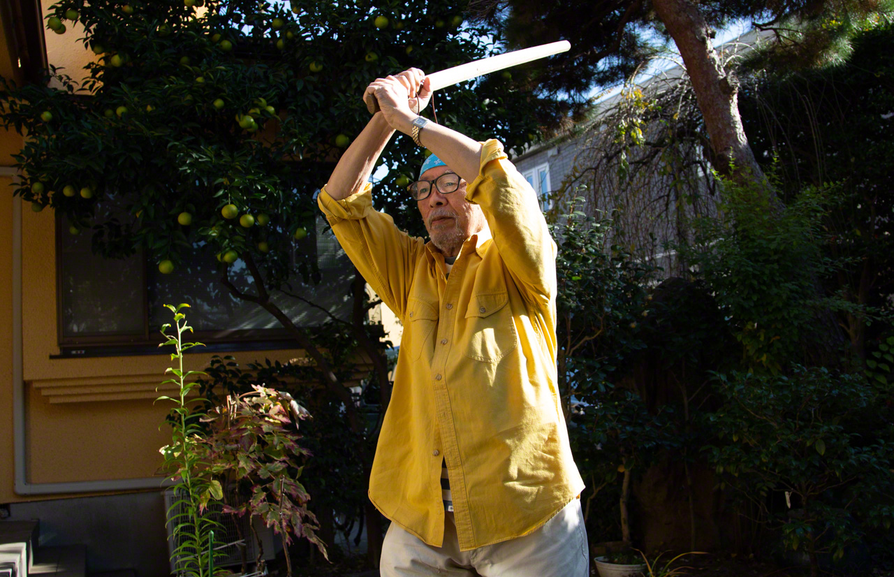 Nagayama qui a commencé le kendo sous la tutelle de son frère aîné titulaire d’un 6e dan, refait le plein d’énergie entre deux obligations.