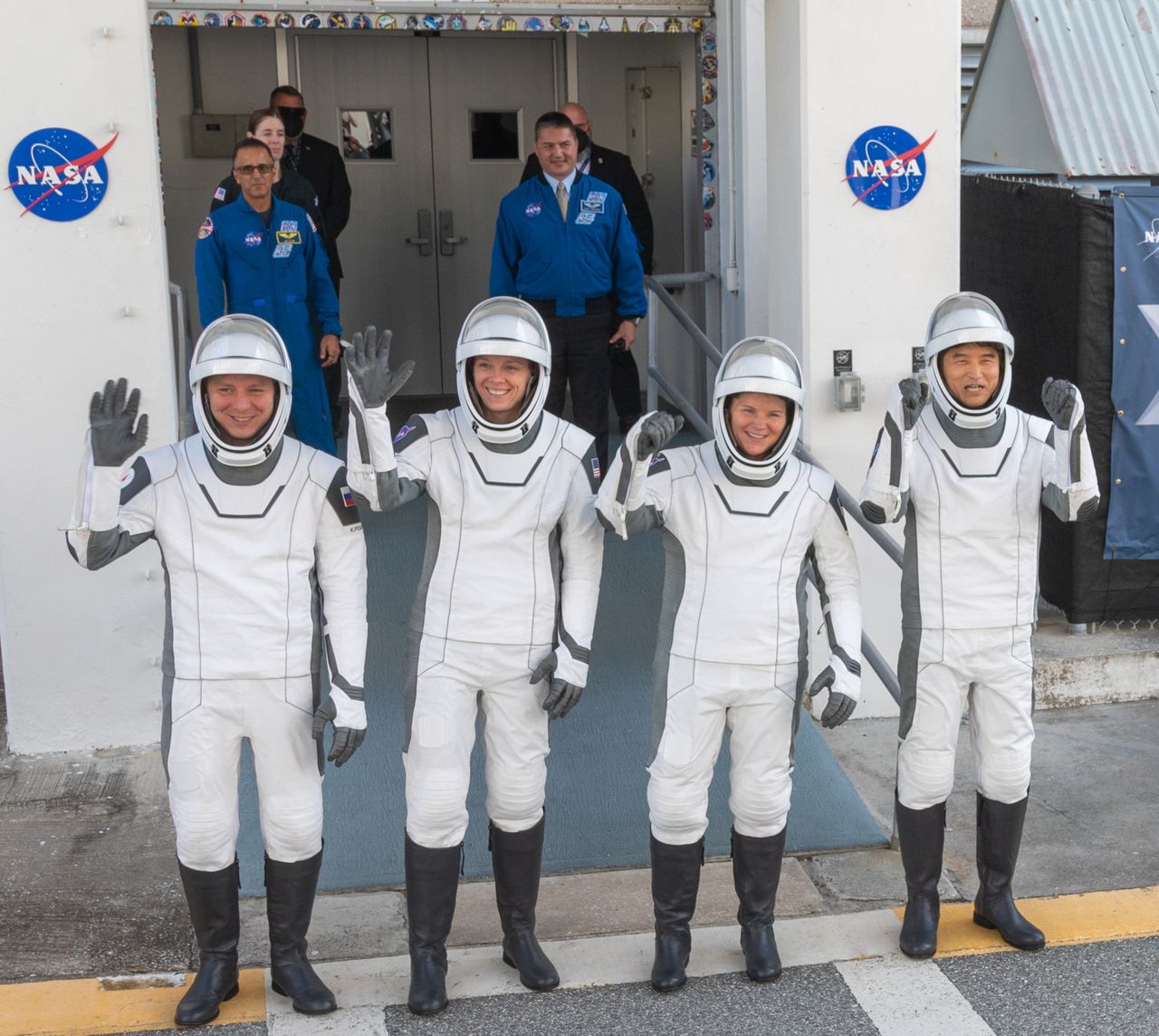 Ônishi Takuya (à droite) avant son vol spatial, le 14 mars 2025. (© Scott Schilke/Sipa USA via Reuters Connect)