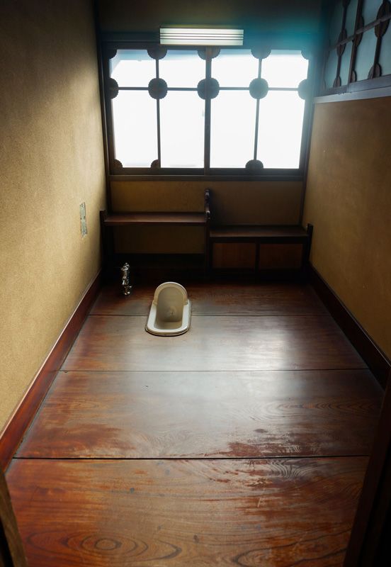 Qu'est que l'ancienne toilette japonaise traditionnelle ?