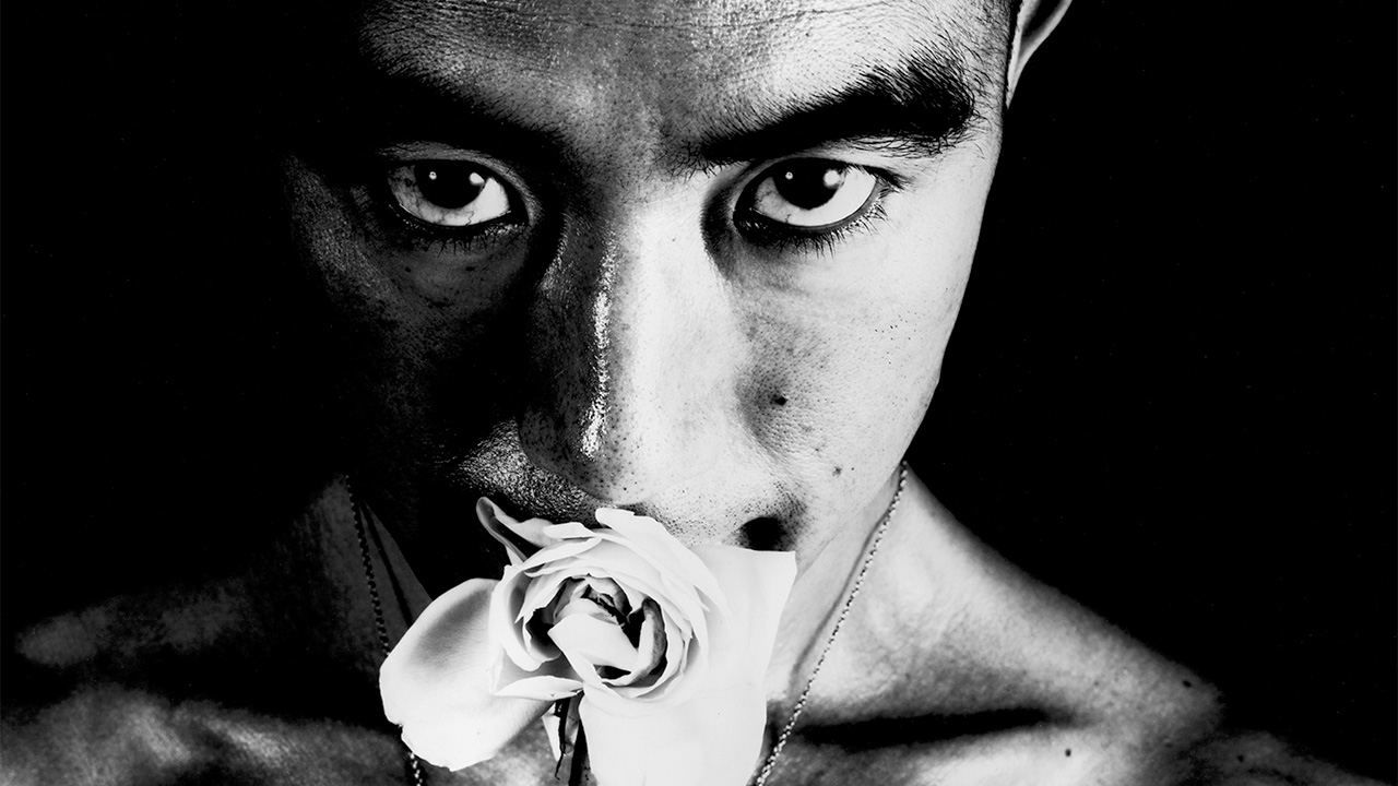 薔薇刑》：三島由紀夫與細江英公的「決鬥」寫真集| Nippon.com