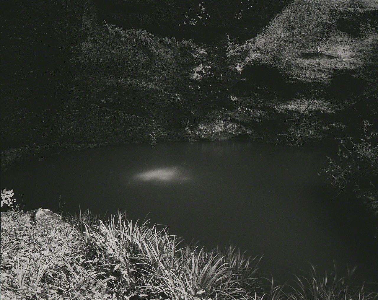 滝つぼにしずくが落ちる 撮影=大坂 寛