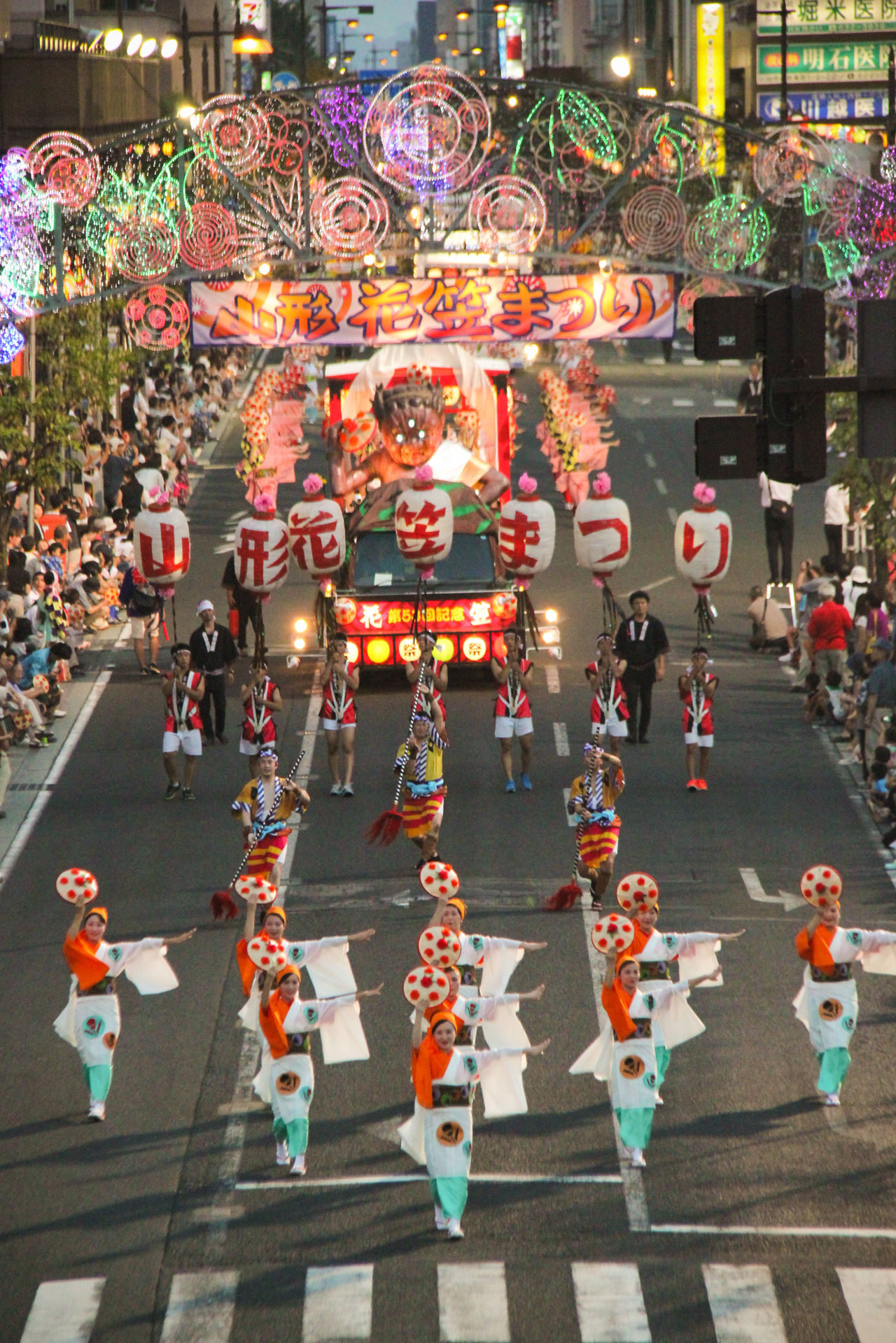 東北四大祭り「山形花笠まつり」：1万人の踊り手が熱狂する大パレード ...