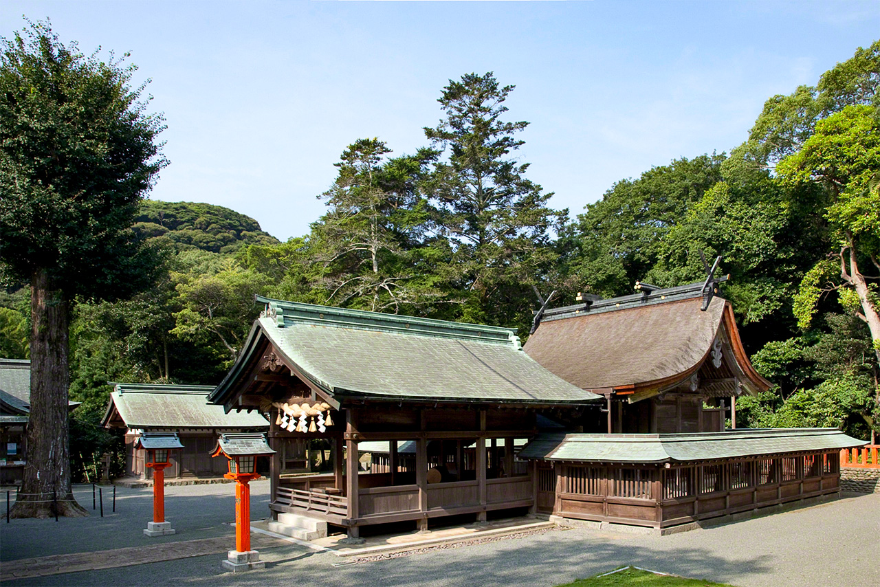 大島にある中津宮の本殿・拝殿