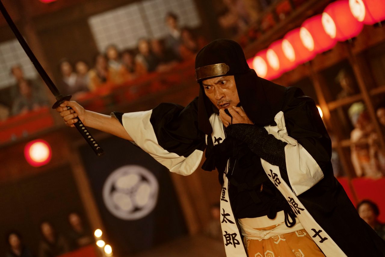 あだ討ちの夜、森田座では歌舞伎『仮名手本忠臣蔵』が上演されていた ©2026「木挽町のあだ討ち」製作委員会 ©2023 永井紗耶子/新潮社