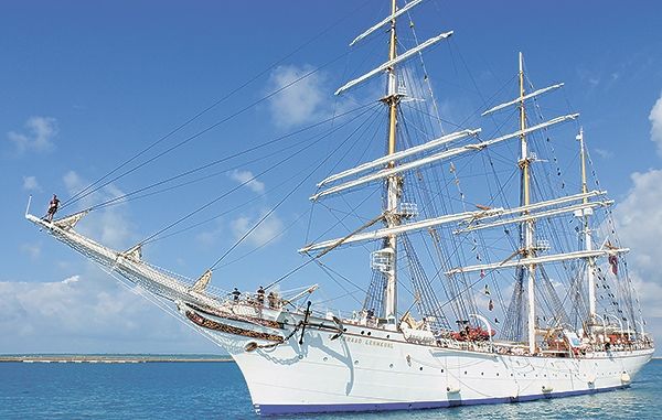 最古の帆船 石垣に寄港 海洋調査、世界一周の途上 | nippon.com