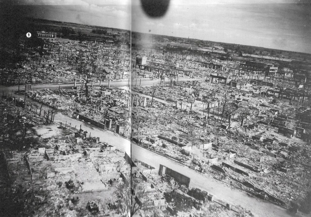 1945年5月11日の嘉義市街(甘記豪《米機襲來》前衛出版、p.170-171、甘記豪氏提供)